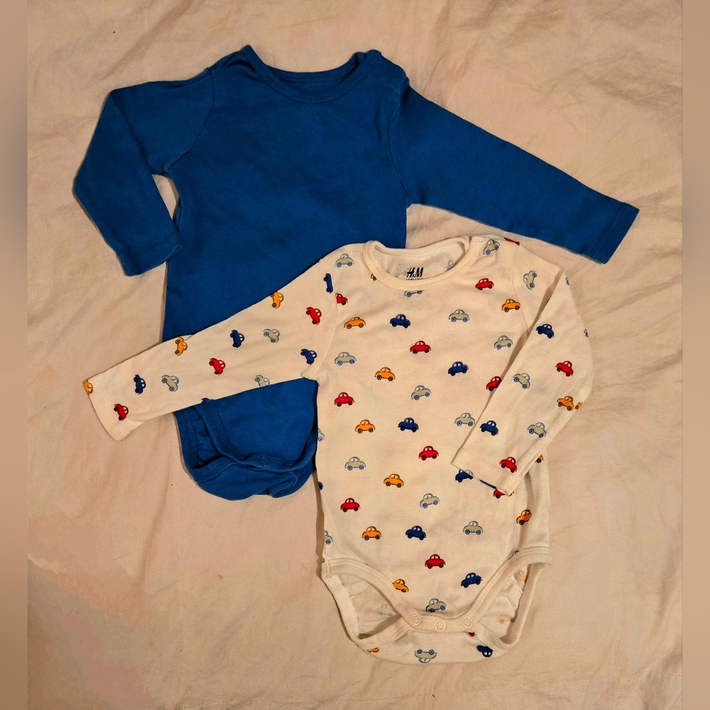 H&M Organic 2-Pack H&M 4-6M Long Sleeve Bodysuits; Colouful Cars & Solid Blue